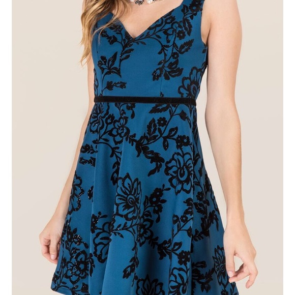 Blue Velvet Floral Dress - Picture 2 of 3